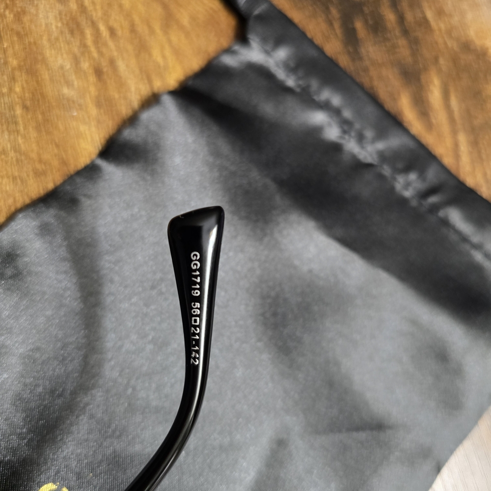 Gucci Women’s Round Sunglasses - Picture 6 of 7